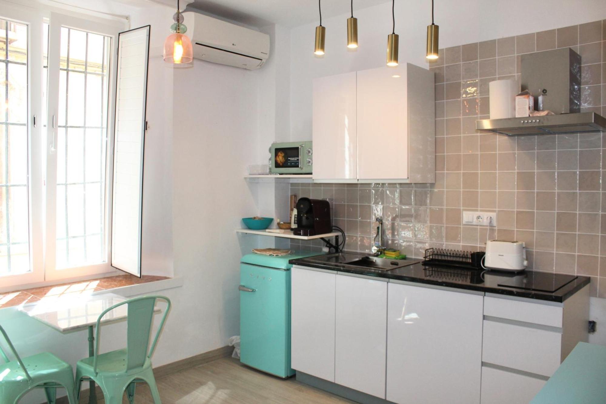 Iyourbasics Lovely Studio Hinestrosa 23 Free Wifi&Ac Malaga Exterior photo