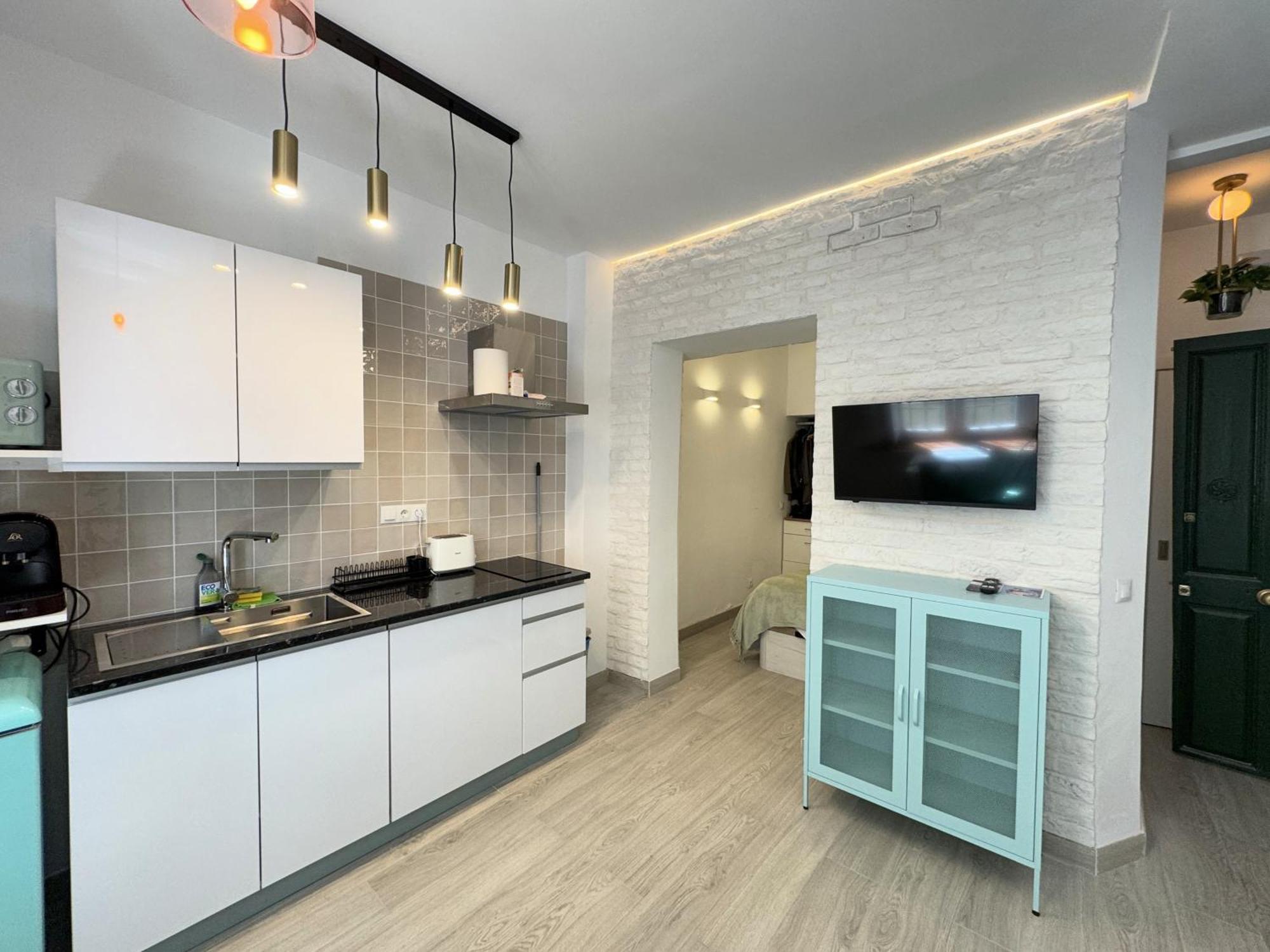 Iyourbasics Lovely Studio Hinestrosa 23 Free Wifi&Ac Malaga Exterior photo
