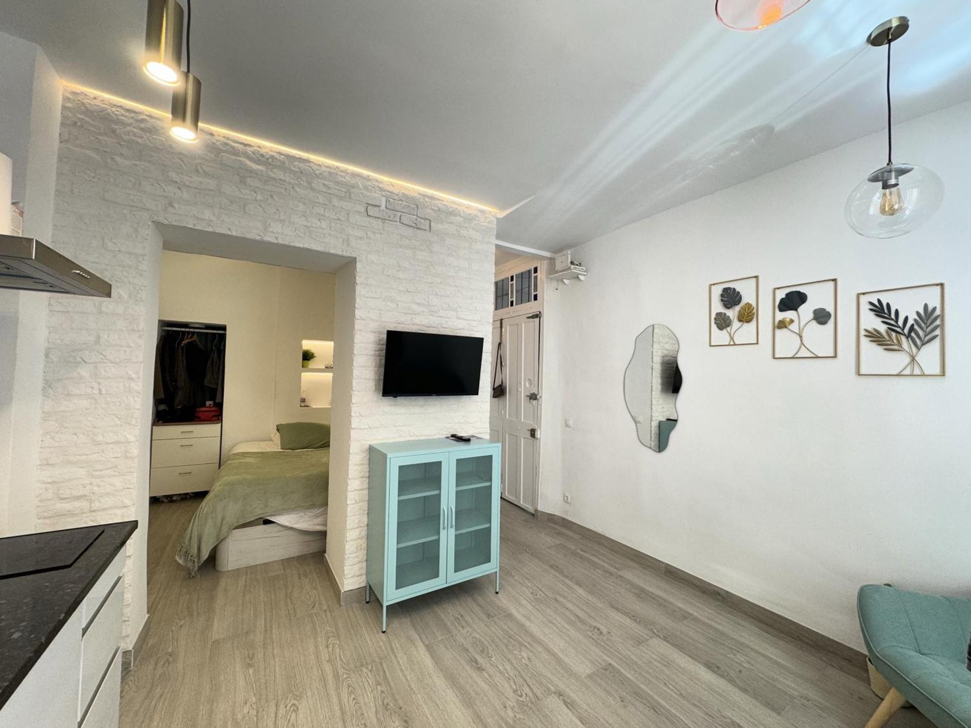 Iyourbasics Lovely Studio Hinestrosa 23 Free Wifi&Ac Malaga Exterior photo
